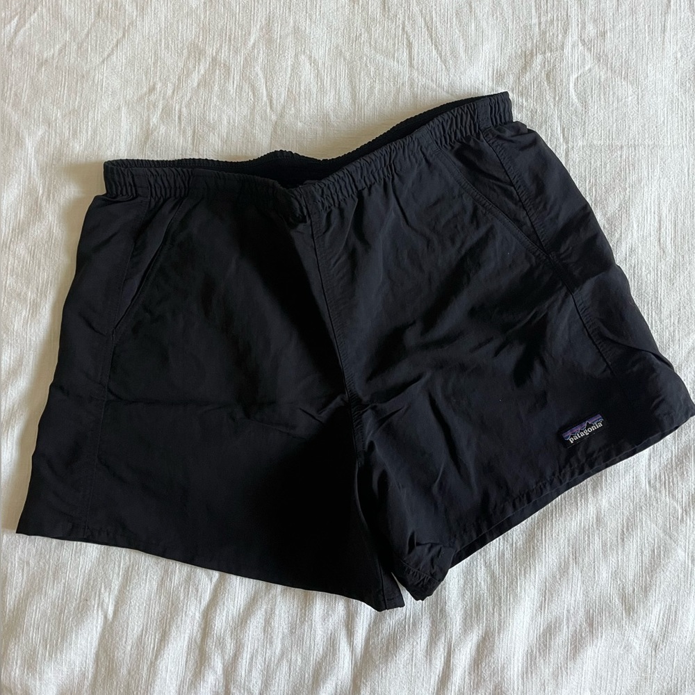 patagonia • black baggies